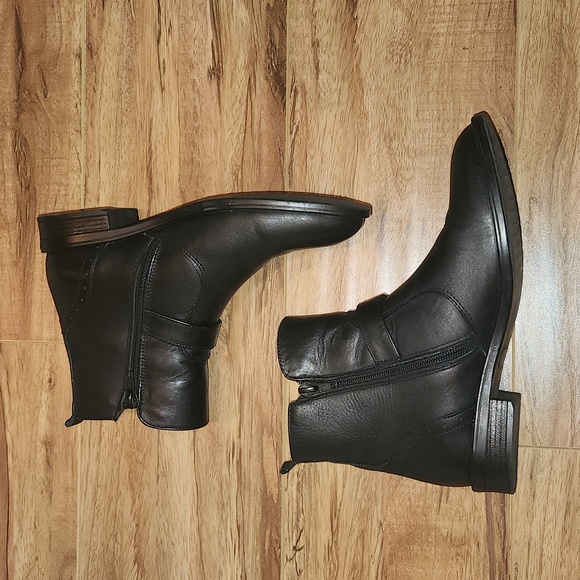 Black Genuine Leather Ankle Boots, size 6 - Picture 4 of 8